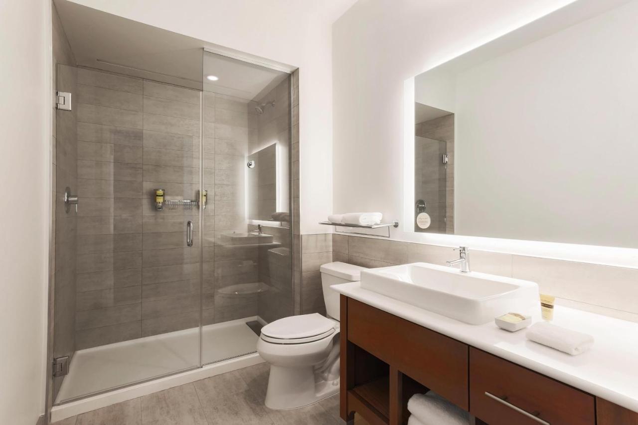 1 Bedroom Suite, 1 King, Sofa bed